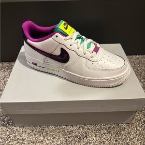 Air Force 1 LV8 GS - white black vivid purple